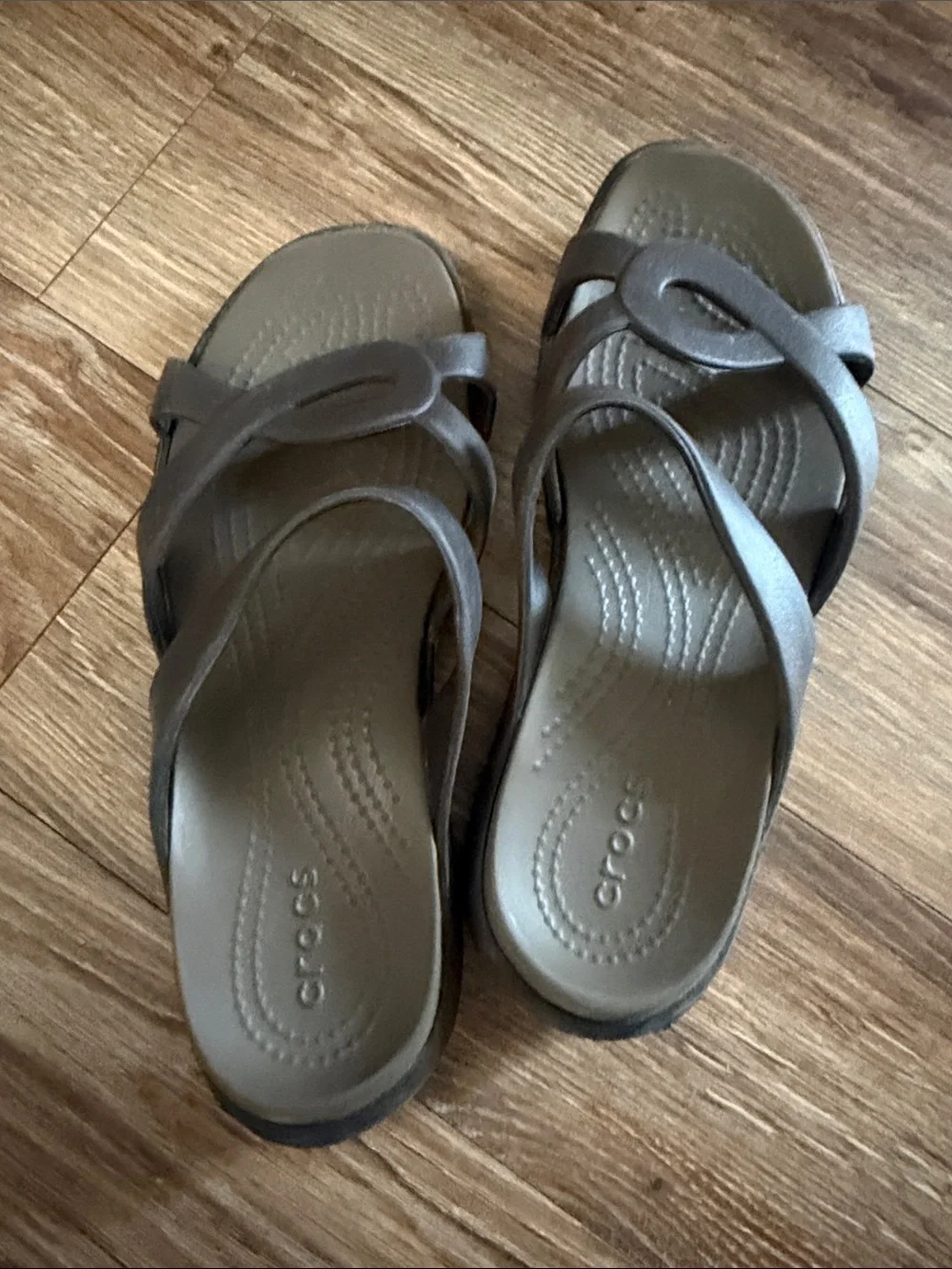 CROCS Women's Brown Strappy Slip-On Sandals - Picture 10 of 10